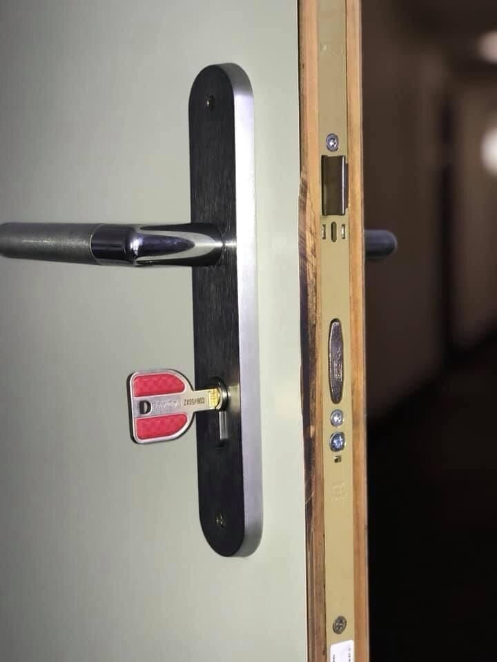 besoin d'un serrurier à chaville ? profitez de services rapides, fiables et professionnels pour vos dépannages, ouvertures de porte et installations de serrures. devis gratuit !