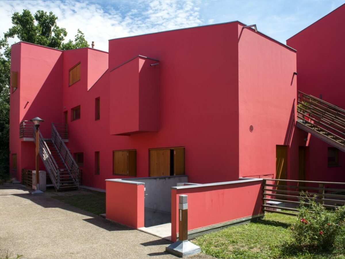 d&eacute;couvrez les tarifs 2025 pour la peinture de fa&ccedil;ade dans le 14&egrave;me arrondissement de paris. obtenez une estimation pr&eacute;cise, des conseils sur les prix au m&sup2; et les prestations incluses pour r&eacute;nover votre fa&ccedil;ade au meilleur co&ucirc;t.