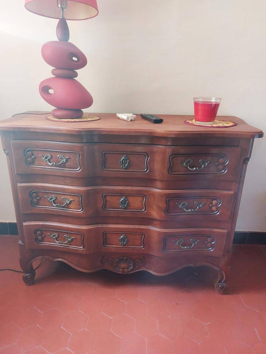 d&eacute;couvrez les tarifs pour repeindre une surface de 100 m&sup2; : prix au m&egrave;tre carr&eacute;, facteurs influen&ccedil;ant le co&ucirc;t et conseils pour r&eacute;ussir votre projet de peinture au meilleur rapport qualit&eacute;-prix.