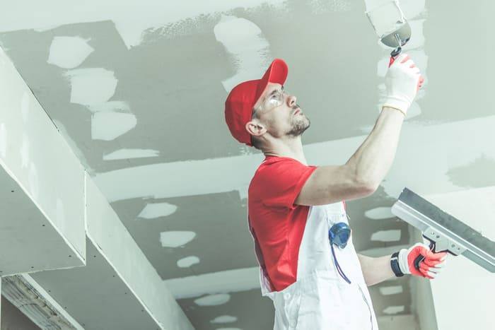 découvrez les tarifs du placo au m² : prix moyens fournis/posés, conseils pour estimer votre budget travaux et astuces pour choisir le meilleur rapport qualité-prix pour vos projets d'aménagement intérieur.