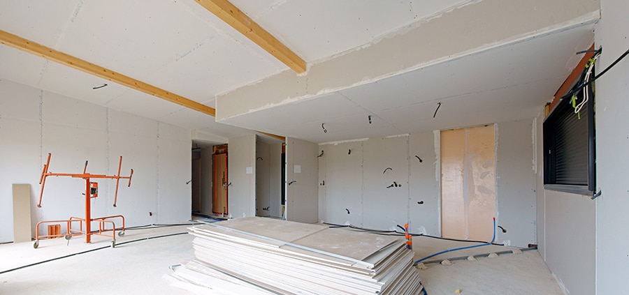 découvrez les tarifs au m² pour la pose et l'achat de plaques de placo : guide des prix, conseils pour votre budget et estimation du coût des travaux de plâtrerie.
