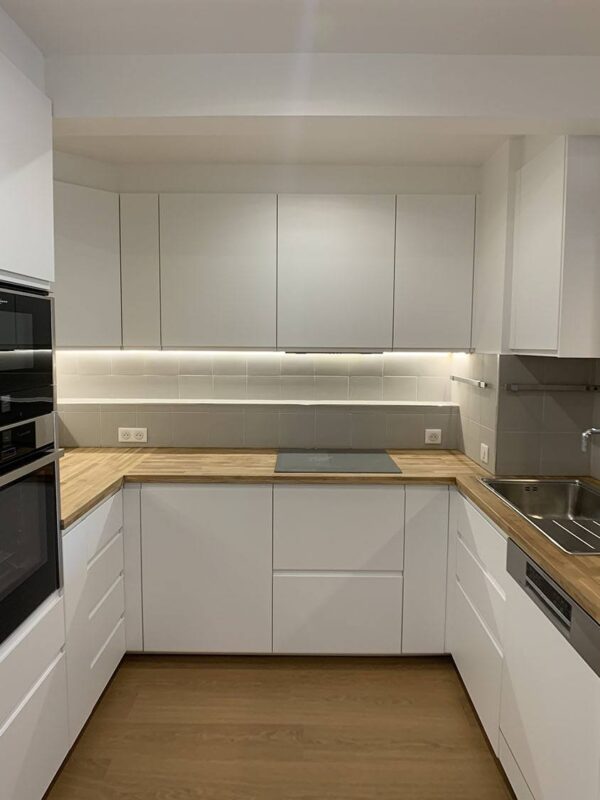 offrez une nouvelle vie &agrave; votre espace culinaire avec notre service de transformation de cuisine &agrave; saint-cloud. solutions sur-mesure, design moderne et mat&eacute;riaux de qualit&eacute; pour un r&eacute;sultat &agrave; la hauteur de vos attentes !