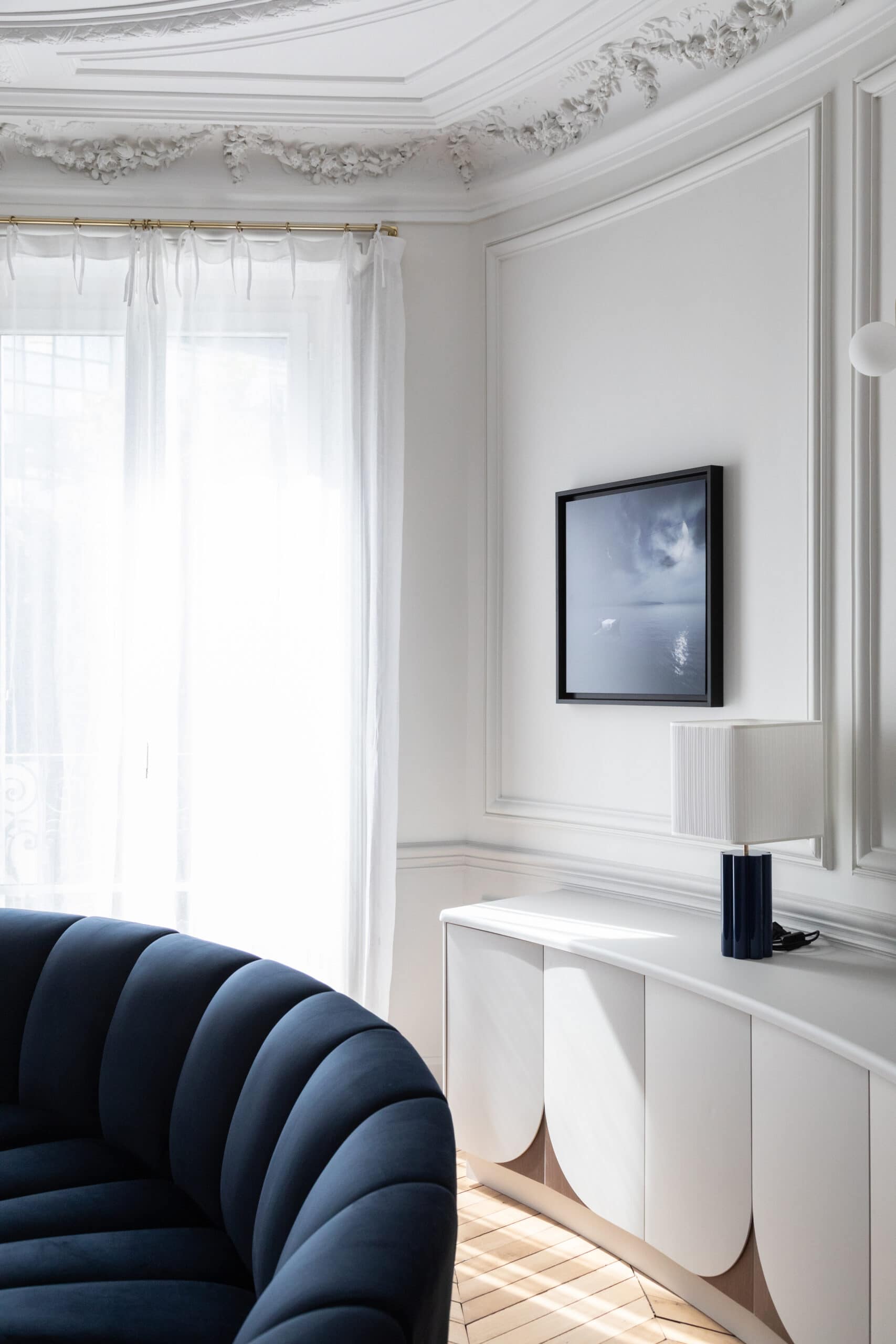 découvrez la transformation intérieure réalisée par amg michel : rénovation et aménagement sur mesure pour sublimer votre maison avec style et fonctionnalité.