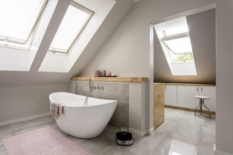 d&eacute;couvrez notre service de transformation de salle de bain mansard&eacute;e &agrave; paris 11 : r&eacute;novation sur-mesure, optimisation de l'espace, mat&eacute;riaux de qualit&eacute; et design moderne pour un espace fonctionnel et &eacute;l&eacute;gant.