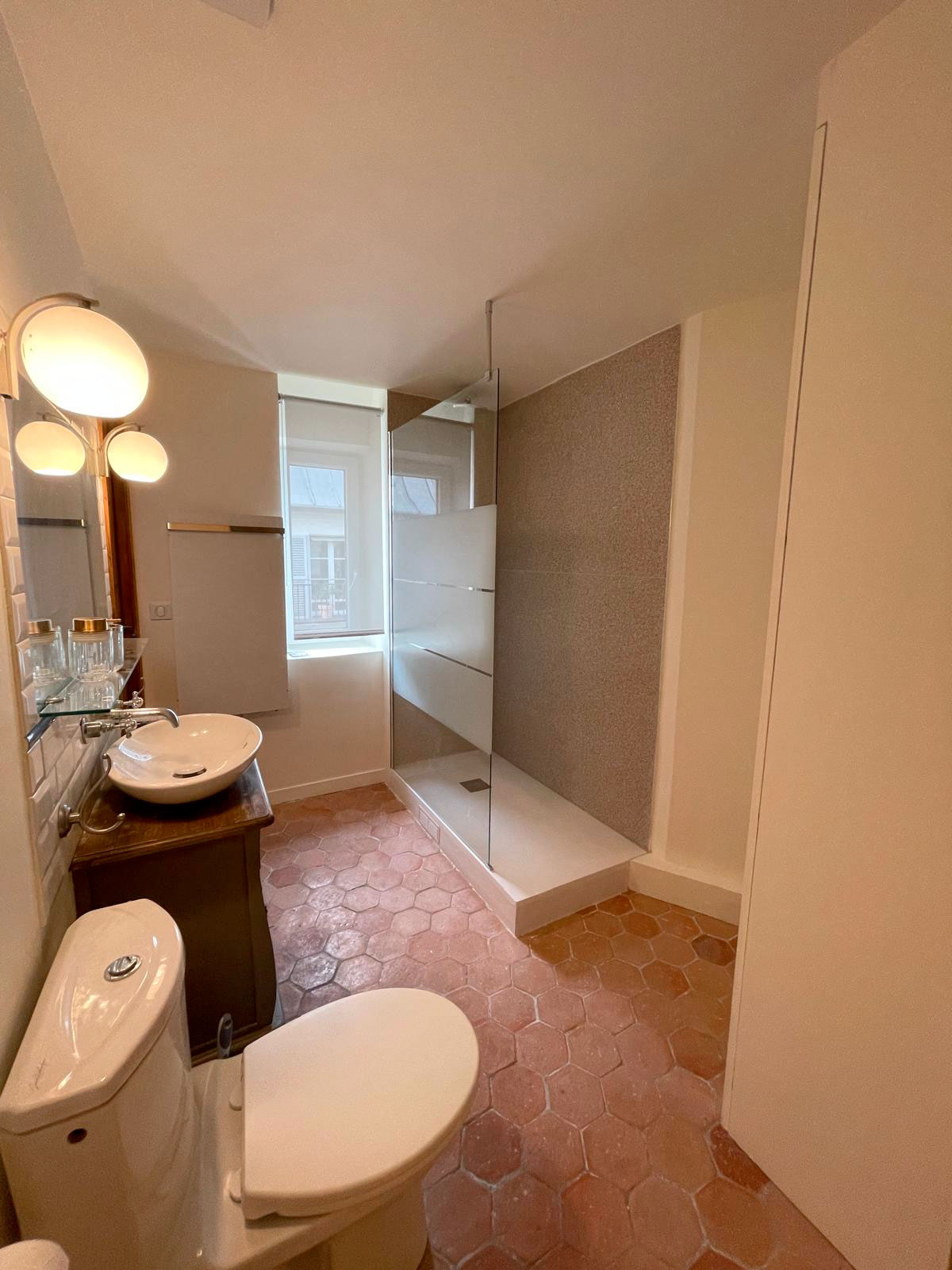 offrez une nouvelle vie &agrave; votre salle de bain &agrave; paris 75006 ! sp&eacute;cialistes en transformation, nous modernisons votre espace avec des solutions sur-mesure, design et fonctionnelles. demandez votre devis gratuit.