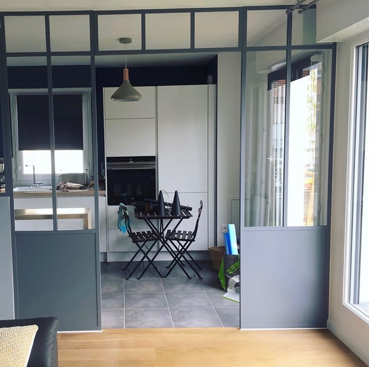 découvrez nos verrières sur mesure pour cuisine à paris 75011 : élégance, luminosité et séparation d’espaces sans cloisonner. idéal pour moderniser votre intérieur avec style !