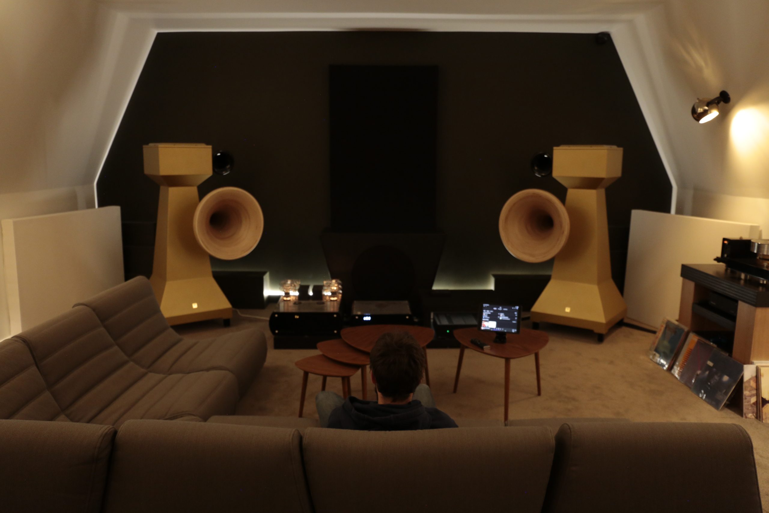 découvrez notre expertise en acoustique pour salons à paris 75008 : conseils, solutions sur-mesure et installations performantes pour un confort sonore optimal dans votre espace.
