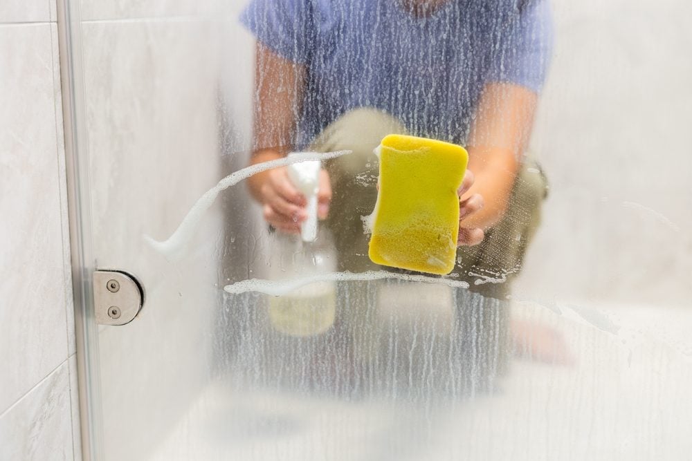 découvrez nos astuces efficaces pour éliminer le calcaire dans la maison : conseils pratiques, recettes naturelles et solutions économiques pour un intérieur sans traces et des appareils ménagers préservés.