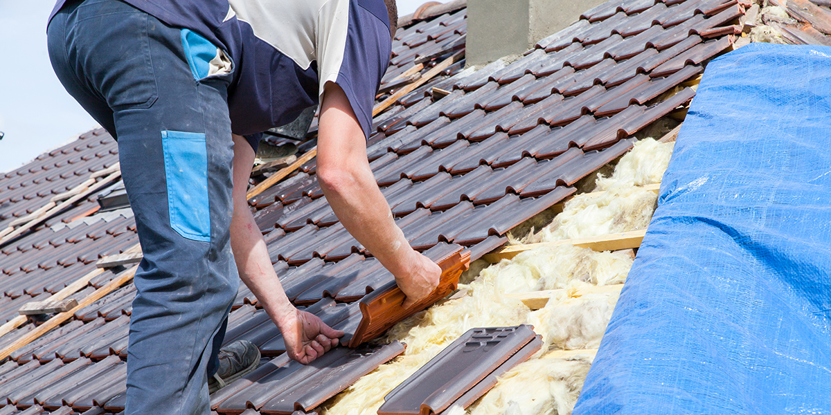 d&eacute;couvrez tout ce qu&rsquo;il faut savoir sur le co&ucirc;t d&rsquo;une toiture : prix moyens au m&sup2;, facteurs influen&ccedil;ant le tarif, astuces pour &eacute;conomiser et conseils pour estimer votre budget de r&eacute;novation ou de construction.