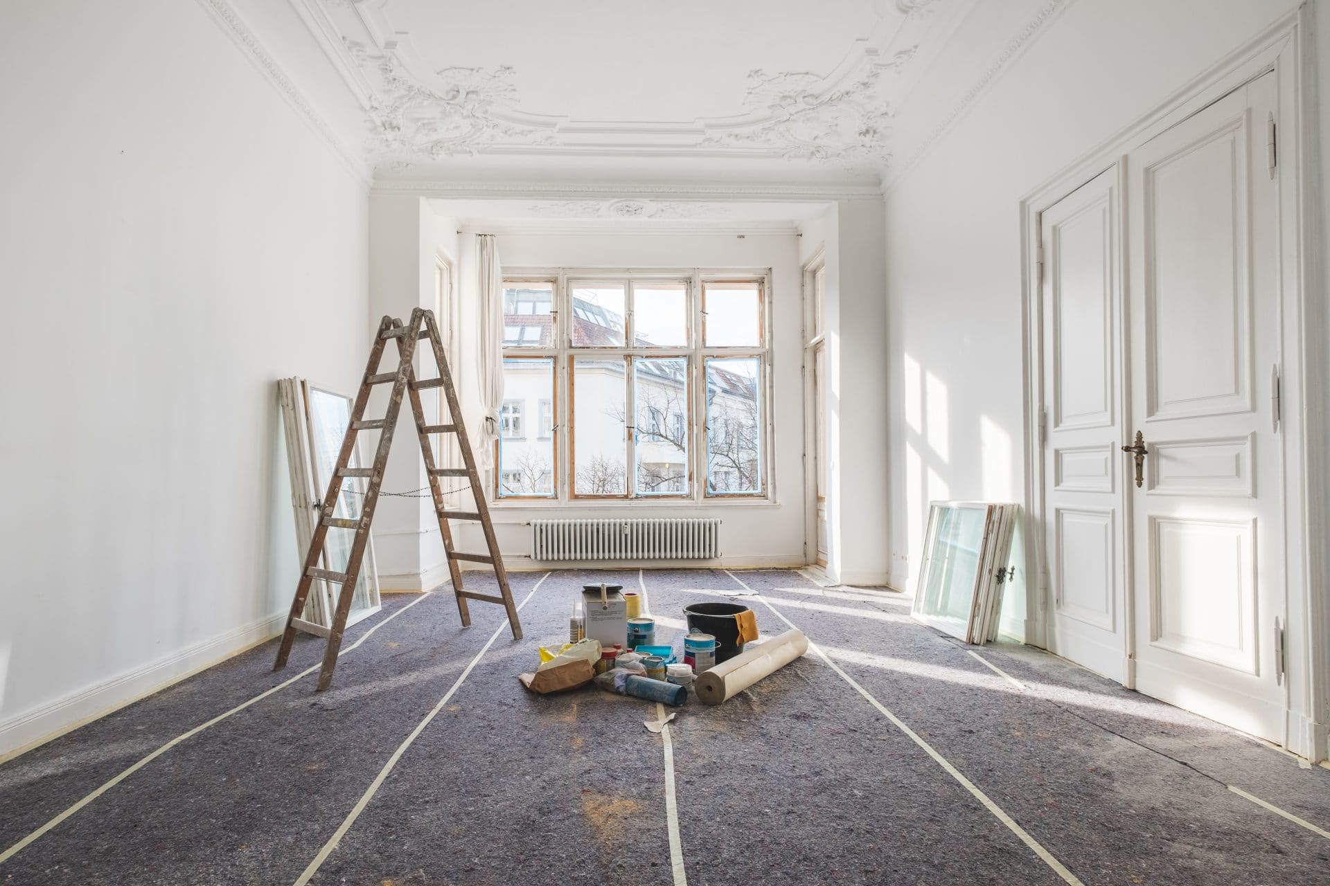 d&eacute;couvrez le co&ucirc;t des travaux de peinture pour votre int&eacute;rieur ou ext&eacute;rieur, avec nos conseils pour estimer votre budget, comparer les prix au m&sup2; et choisir le bon professionnel.