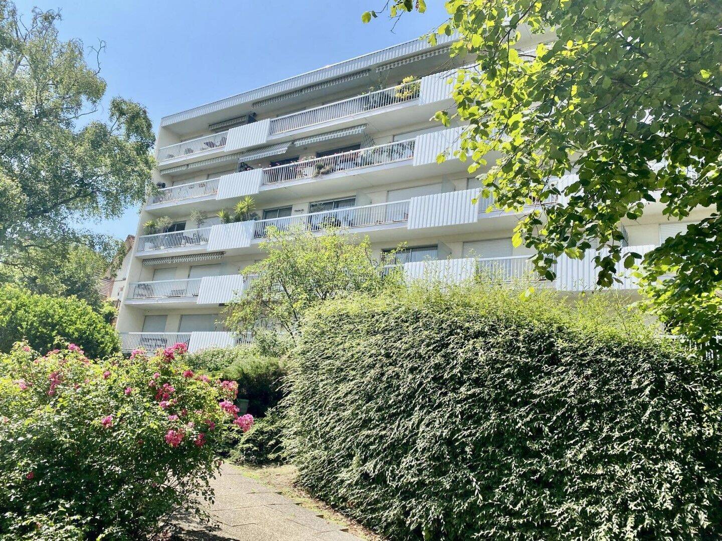 d&eacute;couvrez les co&ucirc;ts de r&eacute;novation d'un appartement &agrave; garches : estimation des prix, facteurs influen&ccedil;ant le budget, conseils pour optimiser vos travaux et r&eacute;ussir votre projet immobilier.