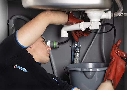 d&eacute;couvrez l'utilisation de l'acide chlorhydrique pour le d&eacute;bouchage des canalisations : efficacit&eacute;, pr&eacute;cautions &agrave; prendre et alternatives plus s&ucirc;res pour entretenir vos tuyaux.