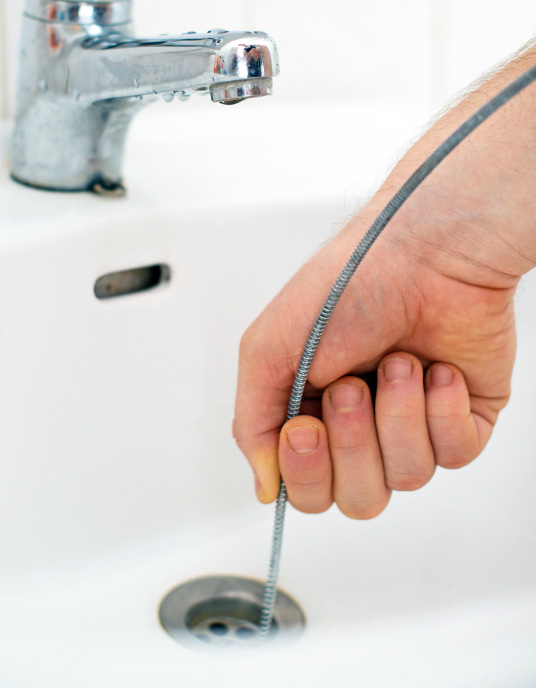 découvrez des conseils pratiques et efficaces pour déboucher votre évier facilement et sans produits chimiques. suivez nos astuces simples pour résoudre les problèmes d’évier bouché rapidement !