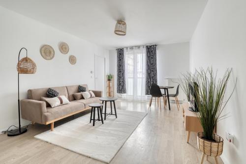 découvrez notre service de pose et rénovation de parquet à paris 3ème : large choix d’essences, conseils personnalisés et artisans qualifiés pour sublimer votre intérieur.
