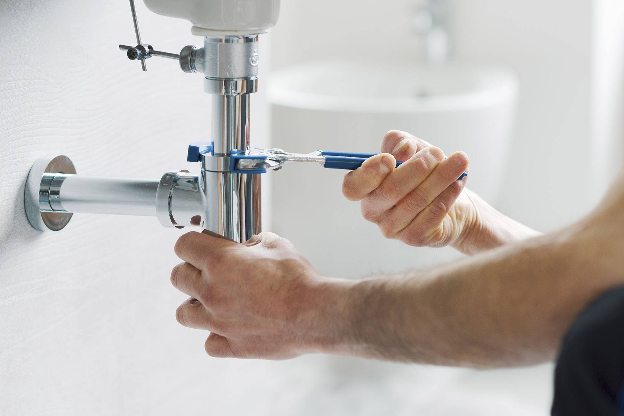 besoin d'un plombier en urgence &agrave; garches ? intervention rapide 24h/24 et 7j/7 pour tous d&eacute;pannages, fuites, d&eacute;bouchages et r&eacute;parations de plomberie. devis gratuit et service fiable.