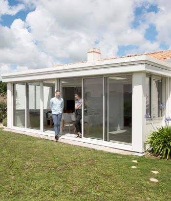 d&eacute;couvrez le prix d'une extension de 20m2 avec toit plat : estimations, conseils et facteurs &agrave; prendre en compte pour votre projet d'agrandissement de maison.