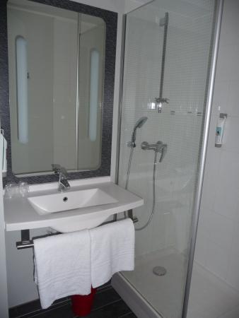 d&eacute;couvrez nos solutions pour am&eacute;nager et r&eacute;nover votre salle de bain &agrave; clichy : conseils, inspiration d&eacute;co, artisans qualifi&eacute;s et devis personnalis&eacute;s pour tous vos projets.