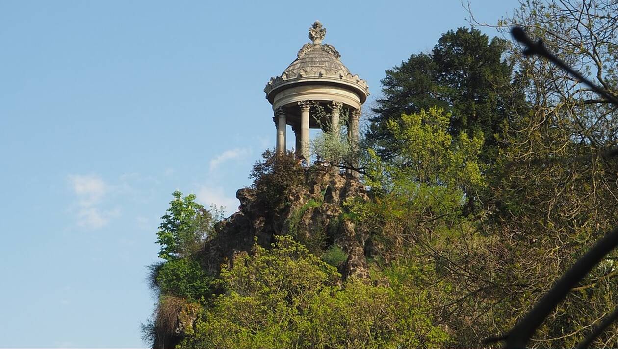 d&eacute;couvrez les initiatives et les enjeux li&eacute;s &agrave; la sauvegarde des buttes-chaumont, un parc embl&eacute;matique de paris. pr&eacute;servez sa biodiversit&eacute; et son patrimoine en vous informant sur les actions men&eacute;es et comment y participer.