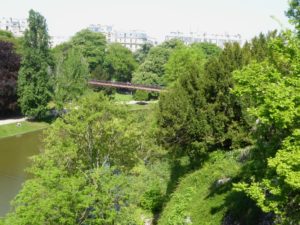 d&eacute;couvrez les actions men&eacute;es pour la sauvegarde du parc des buttes-chaumont &agrave; paris : pr&eacute;servation de la biodiversit&eacute;, initiatives citoyennes et protection de ce patrimoine naturel embl&eacute;matique.