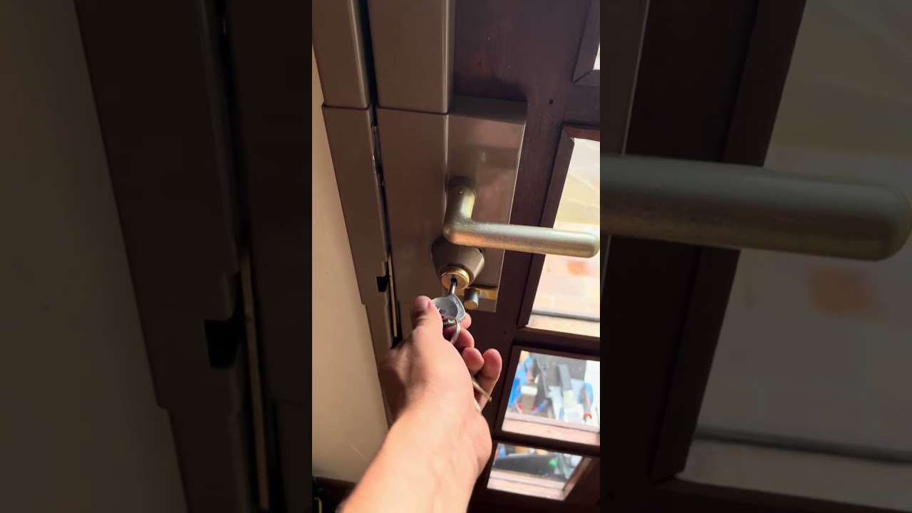 besoin d'une intervention rapide en serrurerie &agrave; malakoff ? d&eacute;pannage en urgence 24h/24 pour ouvertures de porte, r&eacute;parations et s&eacute;curisation. devis gratuit et r&eacute;ponse imm&eacute;diate !