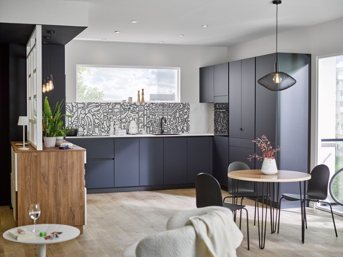 d&eacute;couvrez les tendances cuisine 2025 : couleurs, mat&eacute;riaux innovants, am&eacute;nagements pratiques et id&eacute;es d&eacute;co pour une cuisine moderne et fonctionnelle.